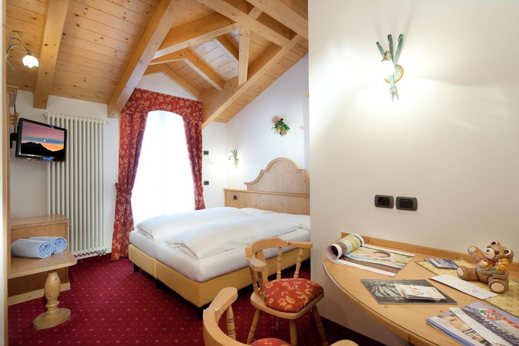 Hotel Garni Laura Arabba Værelse billede