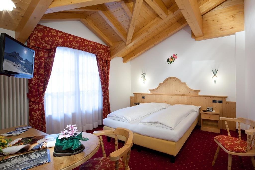 Hotel Garni Laura Arabba Værelse billede