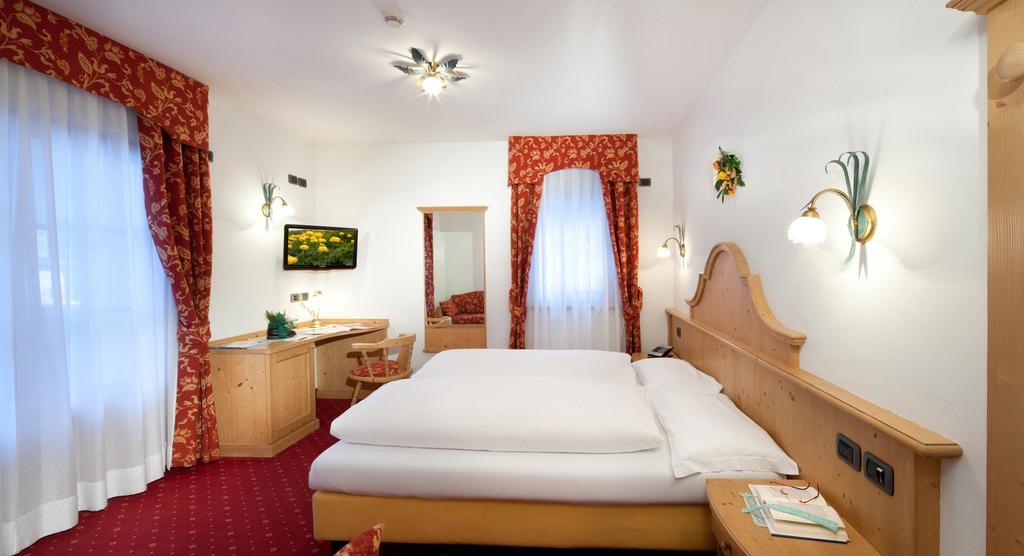Hotel Garni Laura Arabba Værelse billede
