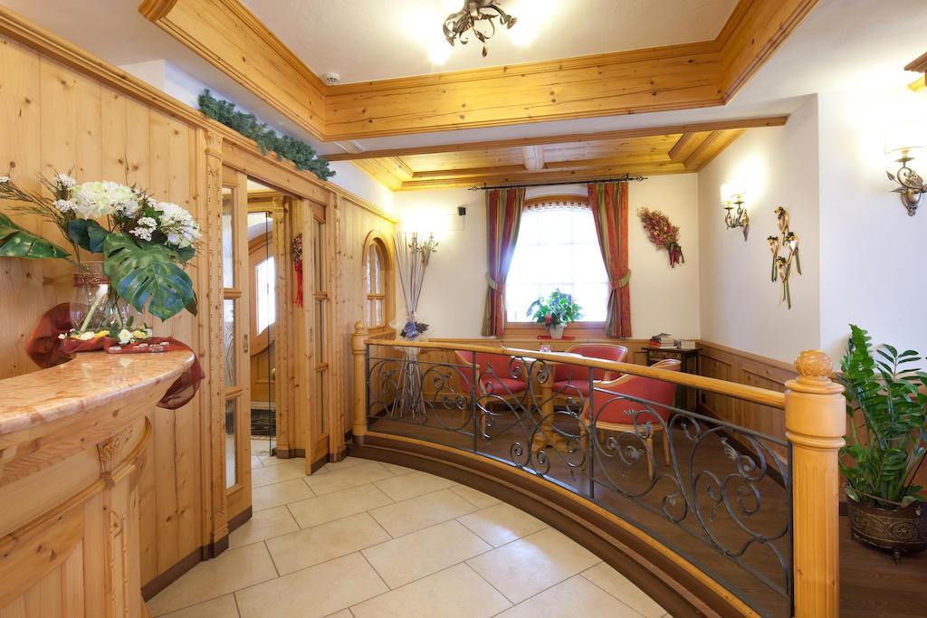 Hotel Garni Laura Arabba Eksteriør billede